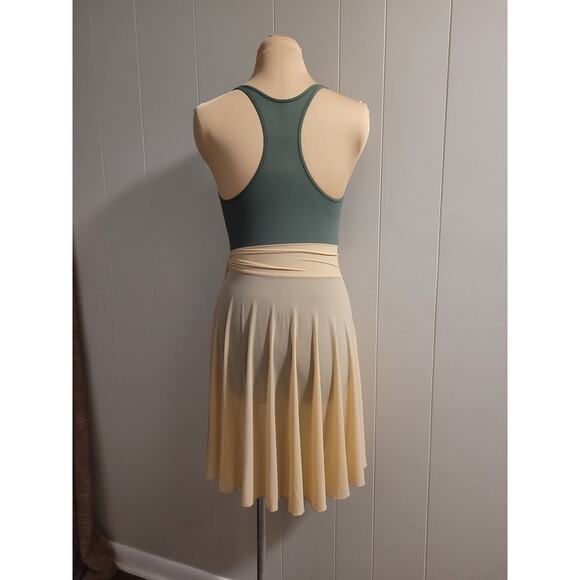 Capezio Women's Size Medium Green Racerback Leotard Bodysuit - Picture 7 of 11